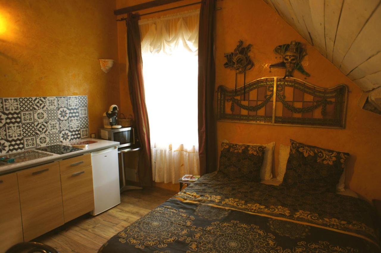 Bed and Breakfast Aux Logis De La Solre Ferrière-la-Petite Zewnętrze zdjęcie