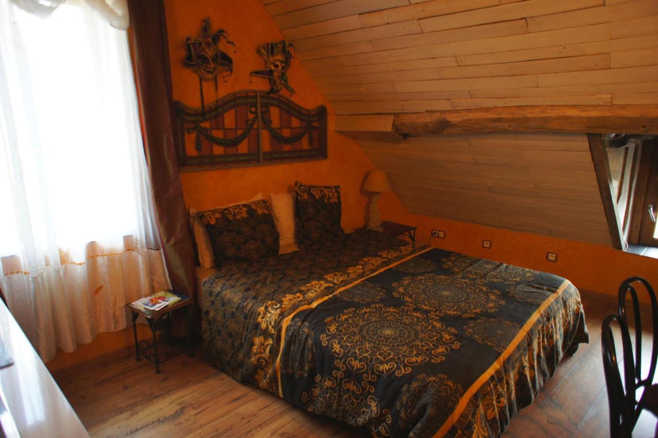 Bed and Breakfast Aux Logis De La Solre Ferrière-la-Petite Zewnętrze zdjęcie