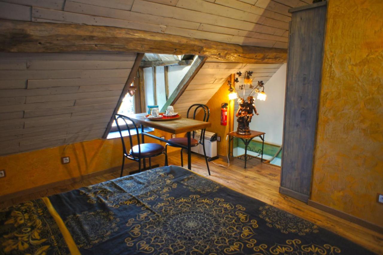 Bed and Breakfast Aux Logis De La Solre Ferrière-la-Petite Zewnętrze zdjęcie