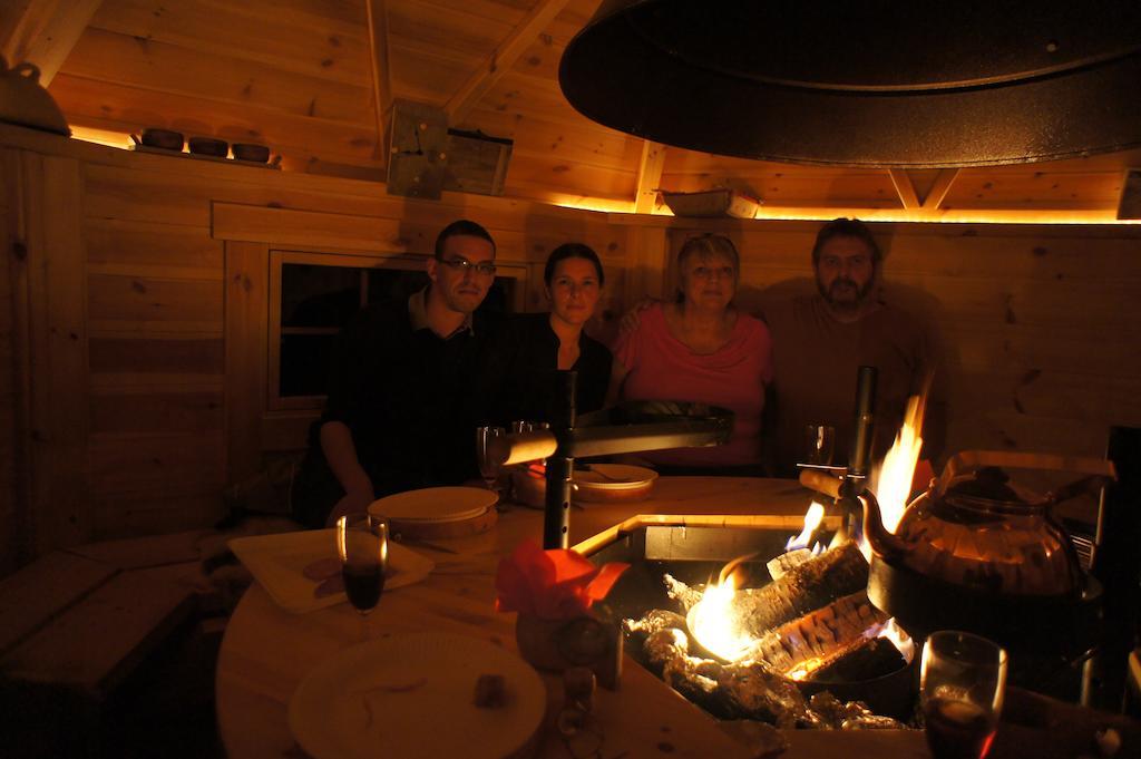 Bed and Breakfast Aux Logis De La Solre Ferrière-la-Petite Zewnętrze zdjęcie